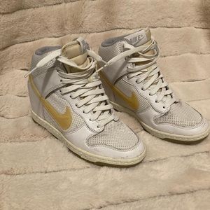 Nike Sky Hi Dunk Wedge in Ivory